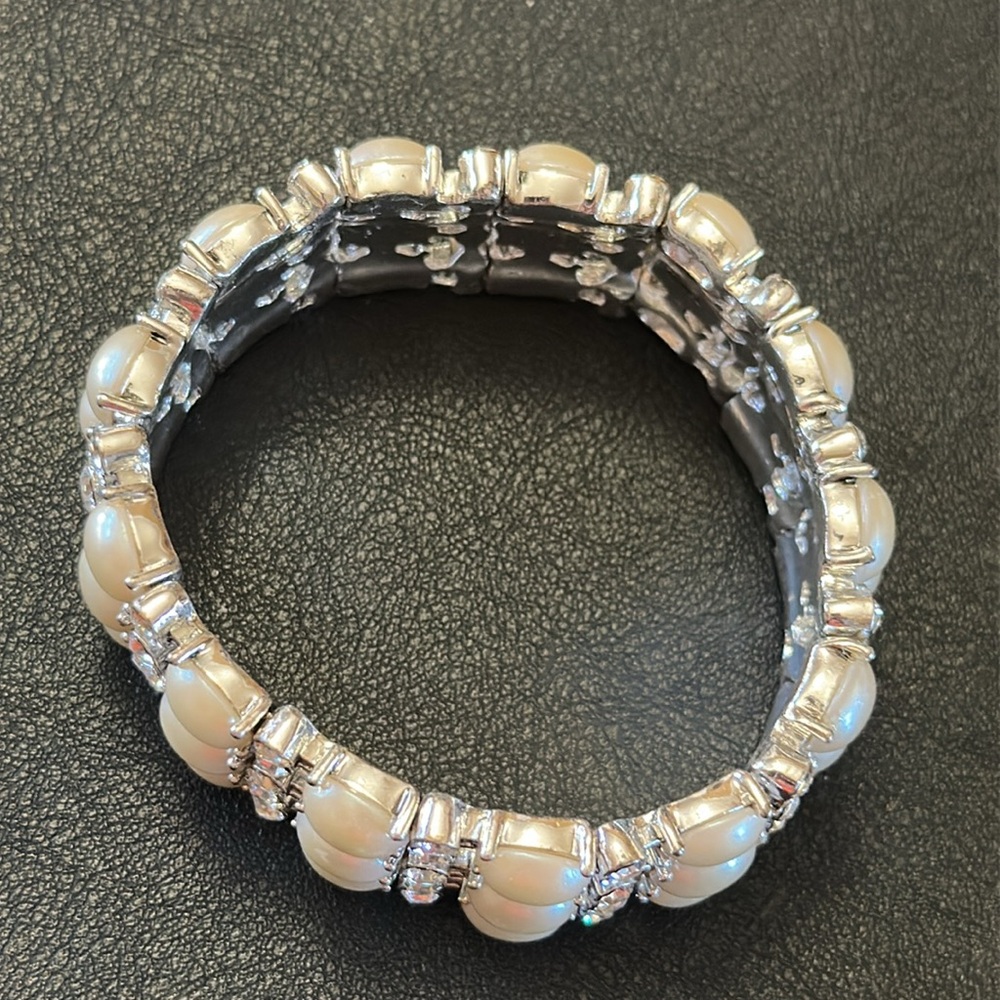 Monet Faux Pearl & Rhinestone Stretch Vintage Bracelet - Picture 7 of 16